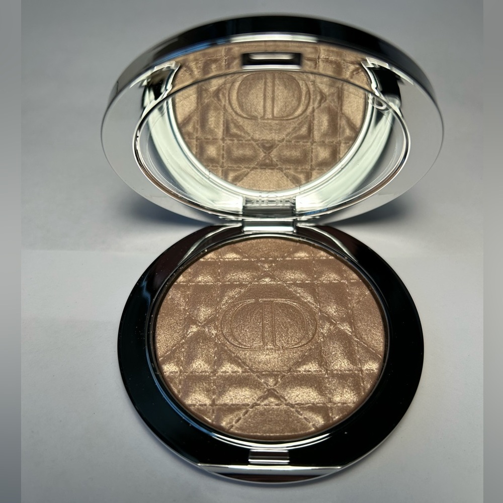 NWT🌷Dior Forever Glow Luminizer Highlighter in “Nude Halo” (golden) - Picture 2 of 5